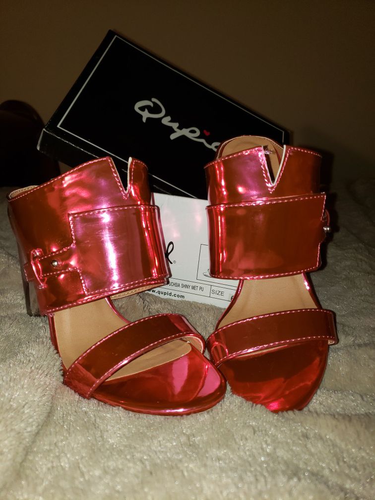 Patent leather Pink Sandals Size 6