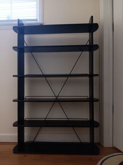 Adjustable media rack