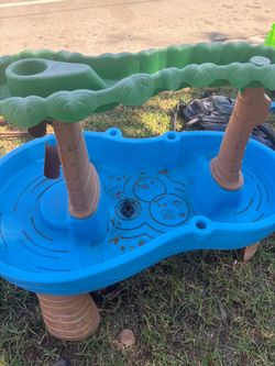 Used Step2 Water Table W/2 Levels Kids Water Table