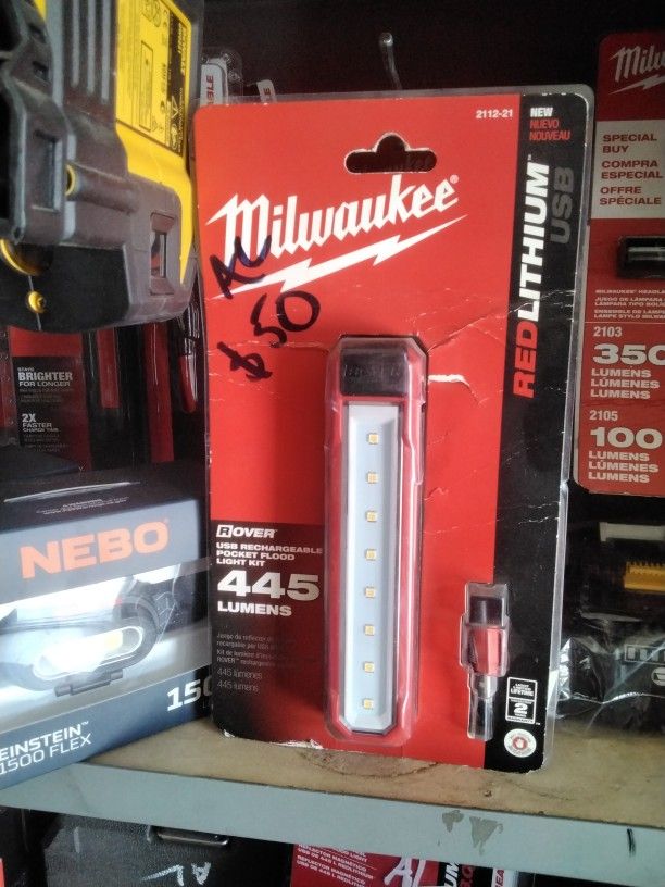Milwaukee Redlithium ROVER USB Rechargeable Pocket Flood Light Kit 445 Lumens