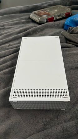Xbox series S  no controller I have a monitor dude for sale. Everything works fine a little color on it. Xbox series S I have a monitor dude for sale.