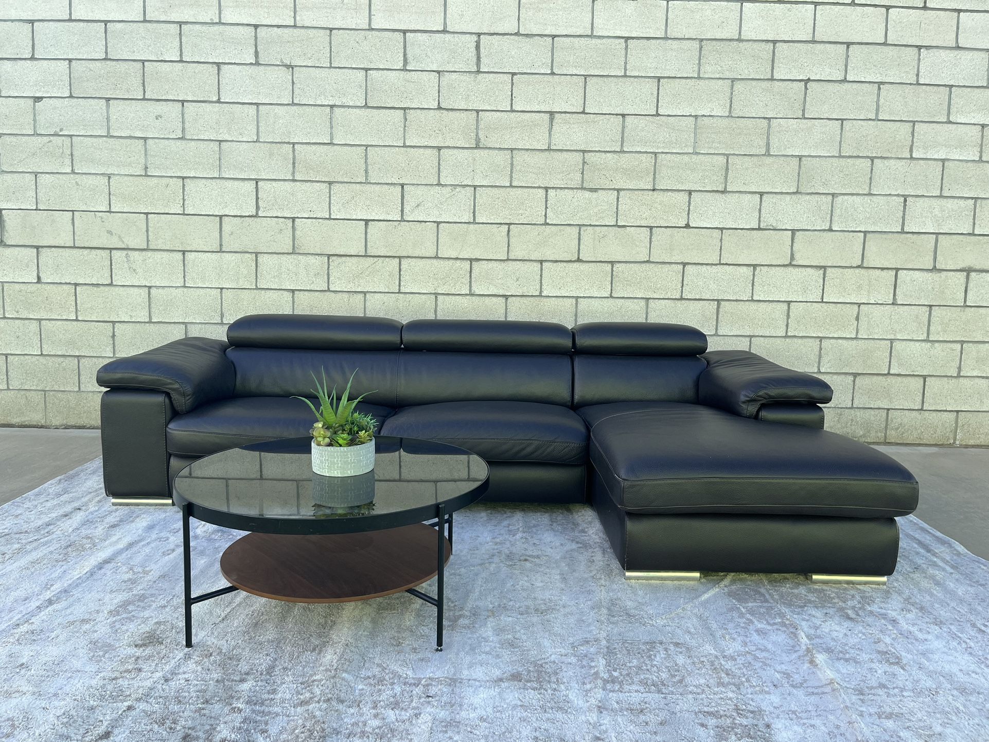 *Free Delivery* Modern Sectional Couch Sofa