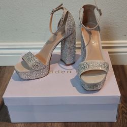NWT Madden Girl Omega
Rhinestone
Platform Heels Size 6