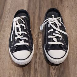 Women's Size 8 Converse Slip On Black And White Sneakers 