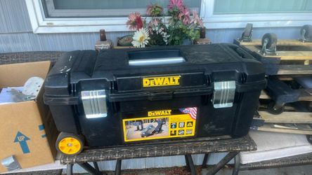 Heavy duty DeWalt rolling toolbox plastic tool chest