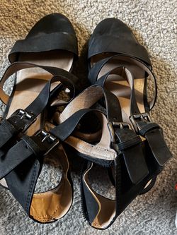 Black Leather Strappy Heeled Sandals Crown Vintage size 7