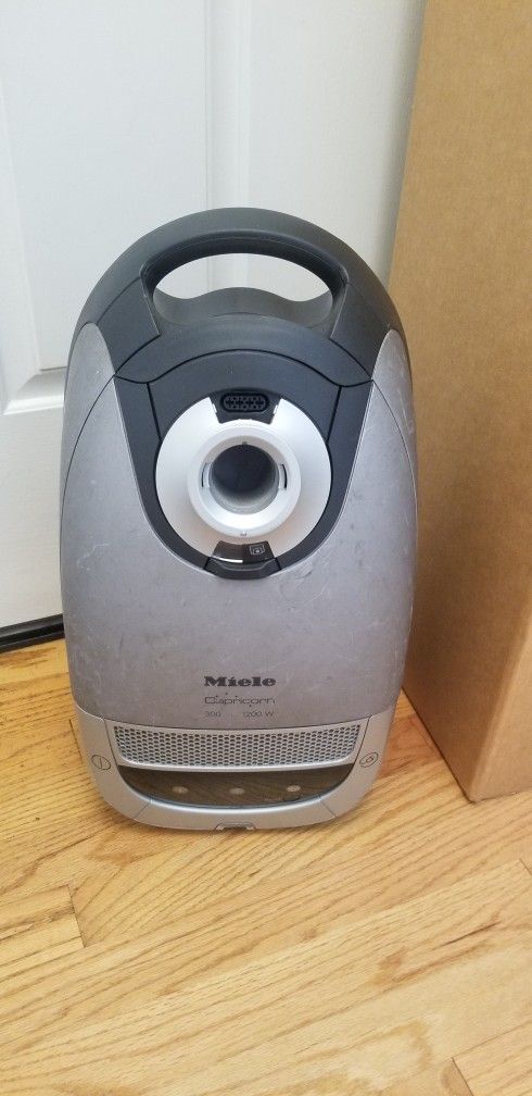 NEW cond MIELE VACUUM POWER HEAD AND CANISTER ONLY , WORKS EXCELLENT , IN THE BOX