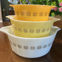 Vintage Town & Country Pyrex Set Bowls