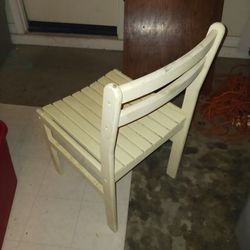 Cute clean white chair $45 must pick up Broadway and apache buckeye az cash only pls thanks 😊 