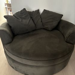 Upholstered Barrel Chair 