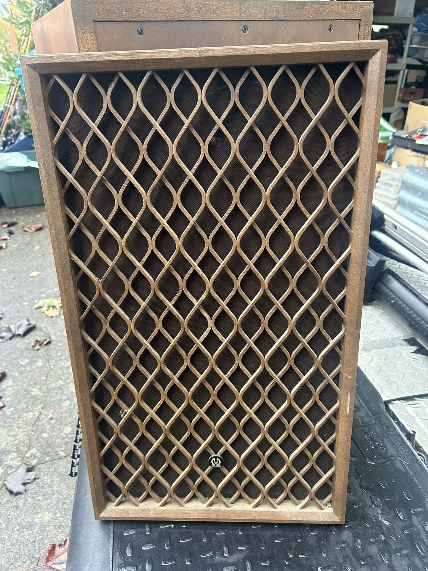 Vintage Pioneer CS-801 speakers in good condition. Sounds great. The cones and speakers are in great shape. The tall X is complete however needs