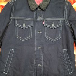 LEVI'S XLARGE SLIM TRUCKER DENIM JACKET WITH FUR LINING NEW WITH TAGS