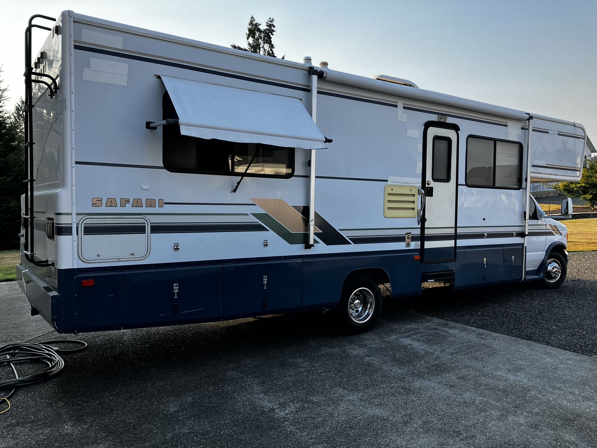 1997 Safari 30 ft Class C