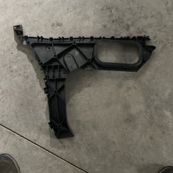 Audi Q7 Left Bumper Bracket