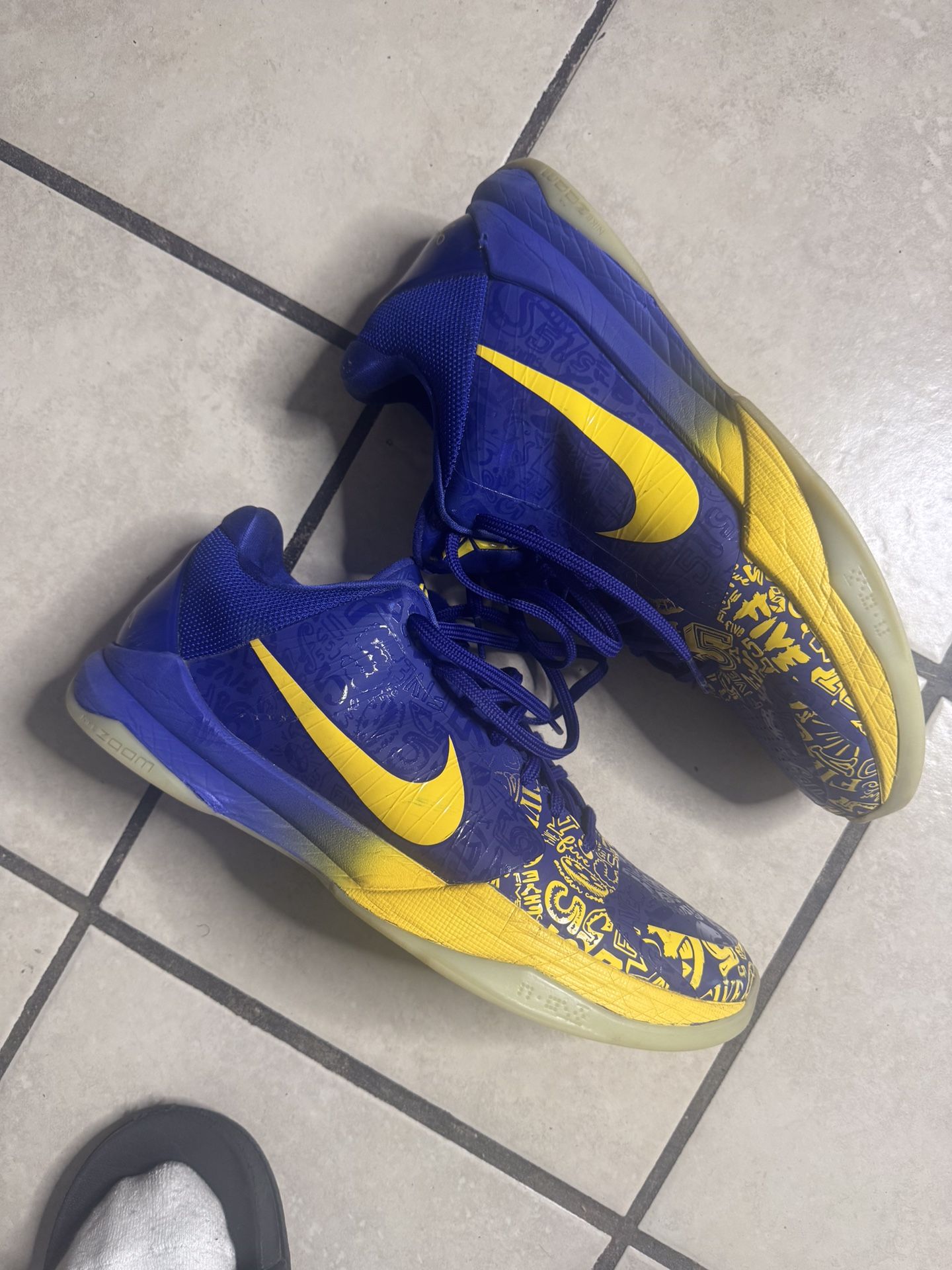 KOBE 5 5 RINGS SZ 12
