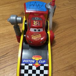 Lightning McQueen Mechanic Shop & Launcher Play Set