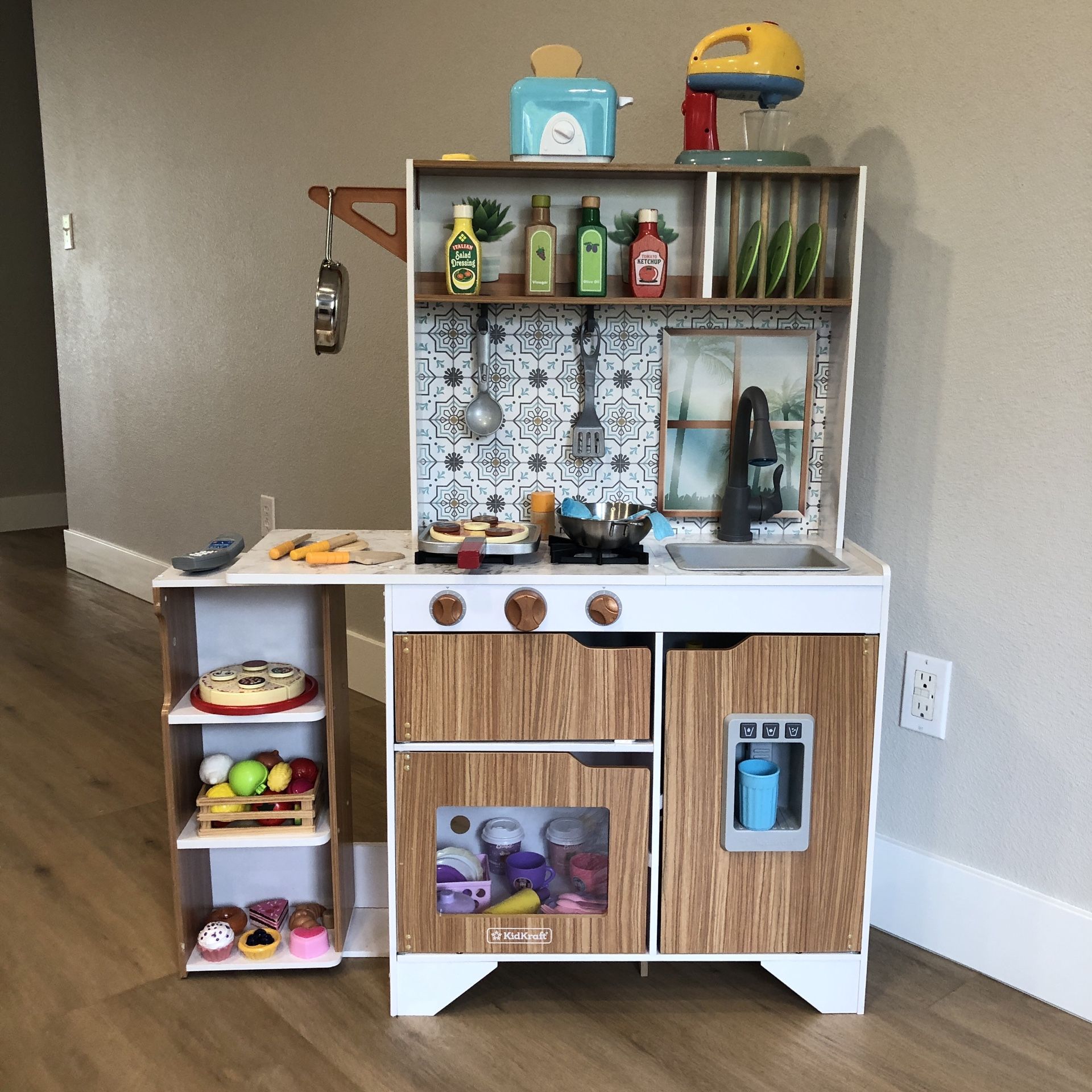 Play kitchen with accessories for Sale in Vancouver, WA OfferUp