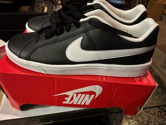 Nike Low-Top Sneakers Black and White