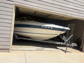 🚤 21 ft Sea Ray Signature Bowrider (210 Series)