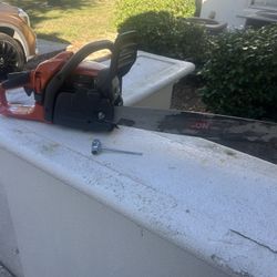Huqsvarna 440 Chainsaw W/ 20 Inch Oregon Blade