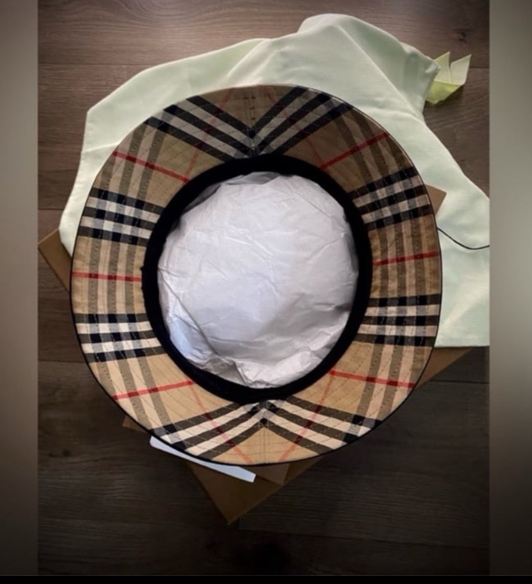 BURBERRY authentic Cotton Gabardine Belted bucket hat