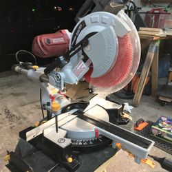 Chicago electric 12 inch dual Bevel sliding miter saw 6 months old