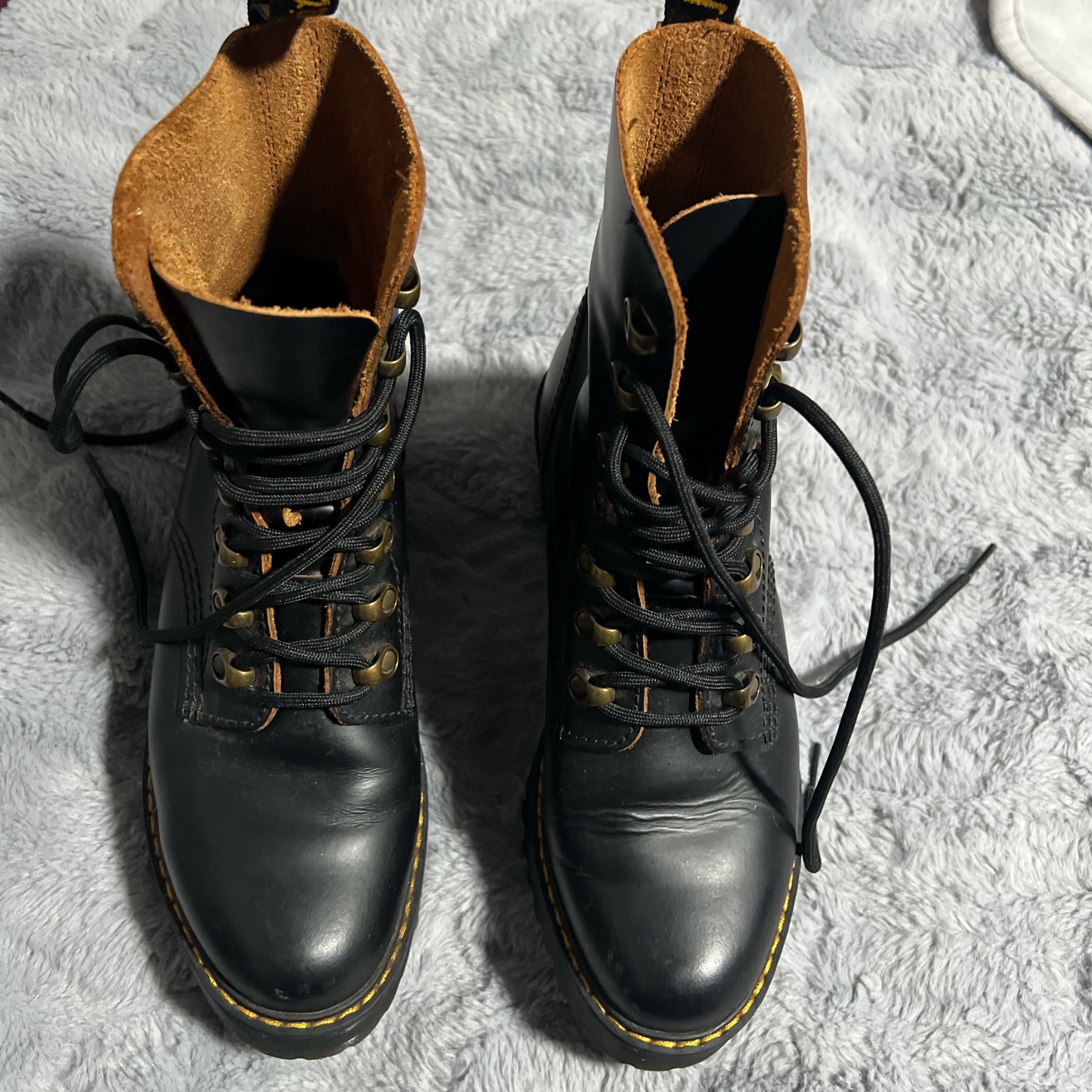 Doc Martens Leona Size 8