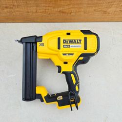 DeWALT 20V XR Narrow Crown Stapler