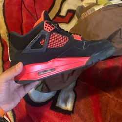 Jordan 4s Red Thunder 4s Size 9