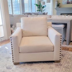 Plush Accent Chair 