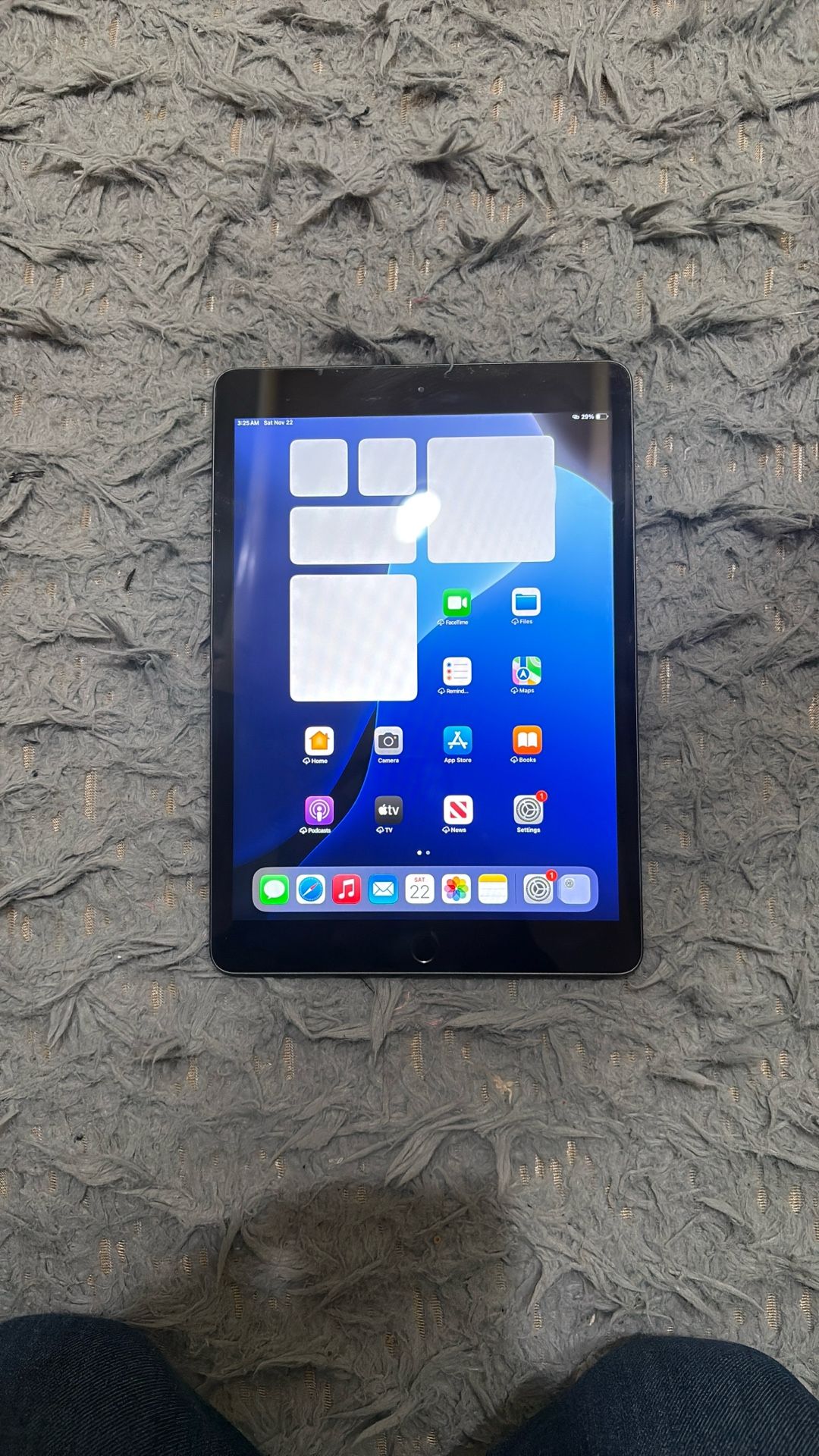 Pre-Owned Apple iPad 10.2" 2020 (8th Gen) 32GB Wi-Fi Tablet (MYL92LL/A) - Space Gray