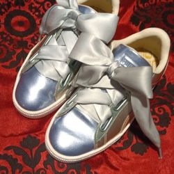 Puma Beautiful Sz 7 Irredescent Bow laced Heart Basket Style Sneakers