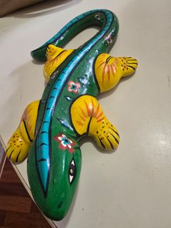 IGUANA FIGURINE MEXICO HANDPAINTED