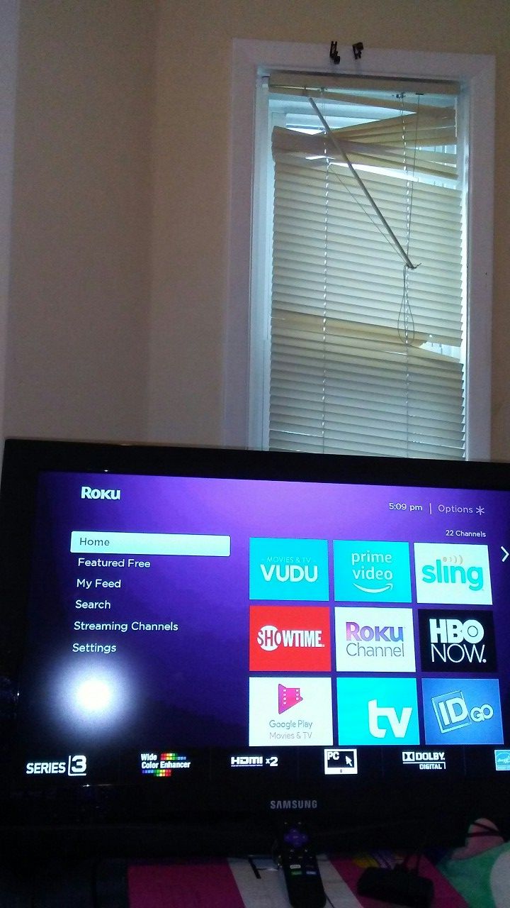 32" Samsung tv & Roku stick