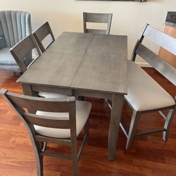Dining Table (Jerome’s Furniture)