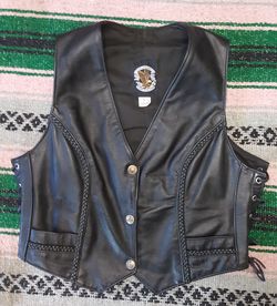 Womens Leathers: Vest & Chaps