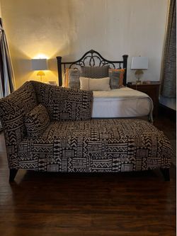 Chaise Lounge/Settee