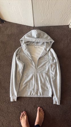 grey zip up sweater