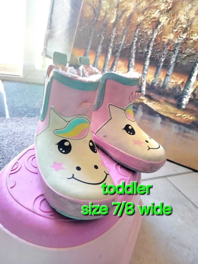 Toddler Rain Snow Boots. Warm Liner Inside.  Size 7/8 