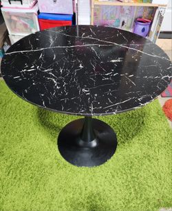 Round Faux Marbel Table