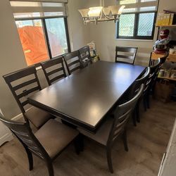 Black Extandanle Dinning Table Woth 10 Chairs