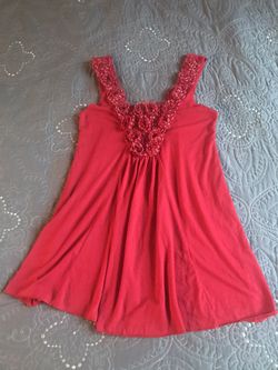 Red top size small