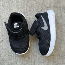 Nike NIKE Free RN (TDV) Black/Metallic Silver Sneakers Toddler Size 6C