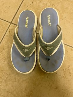 Women’s Used Speedo Flip Flop Sandals