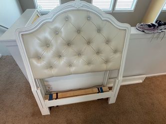 2 twin beds. White Tufted Upholstered Headboard with Ornate Frame