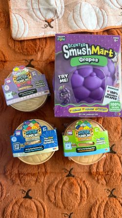Crazy Fun Mystery Dumpling & SmushMart Grapes Toy Bundle