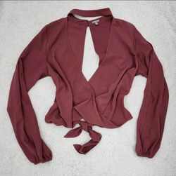 ✅️ Mauve Wrap Top w/Tie Detail• Split Sleeves- Back Slit• Size S• Great Condition• $10firm