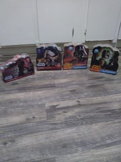 Star wars collectors puzzles in plastic