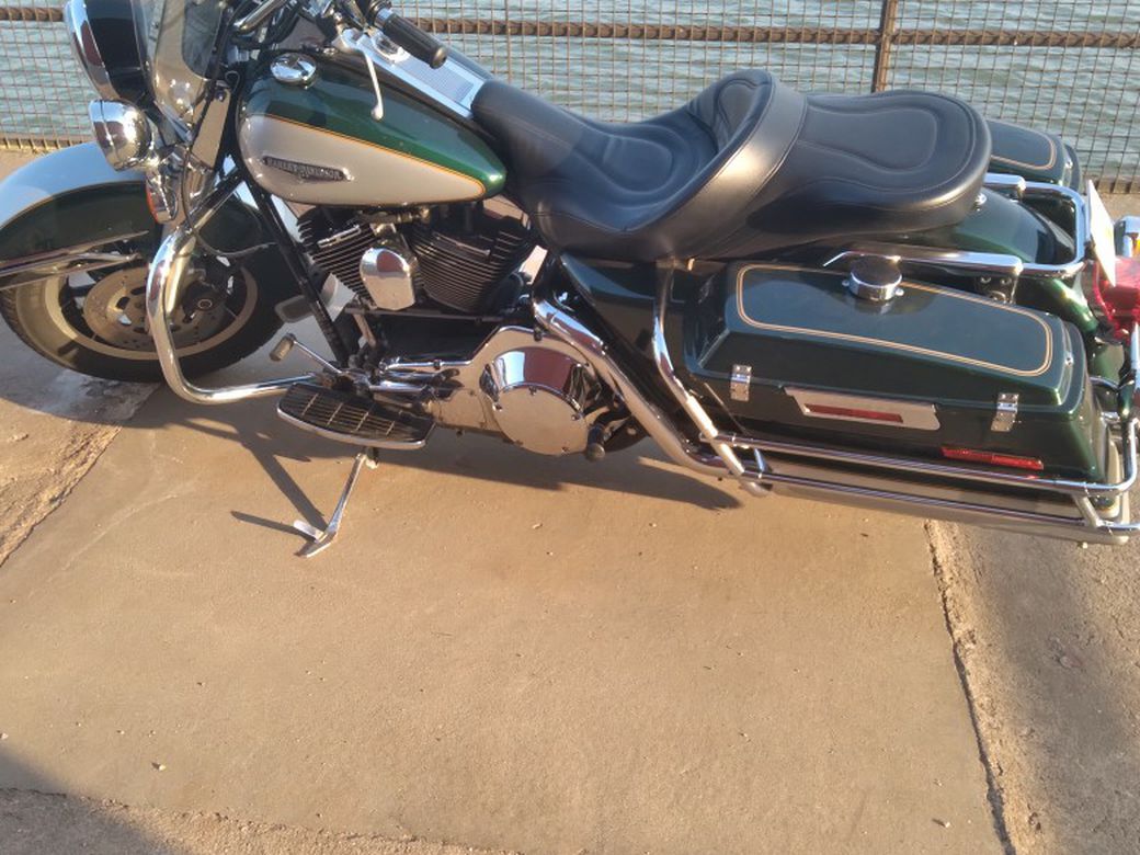 Photo HD Road King 1contact info removed0 Miles