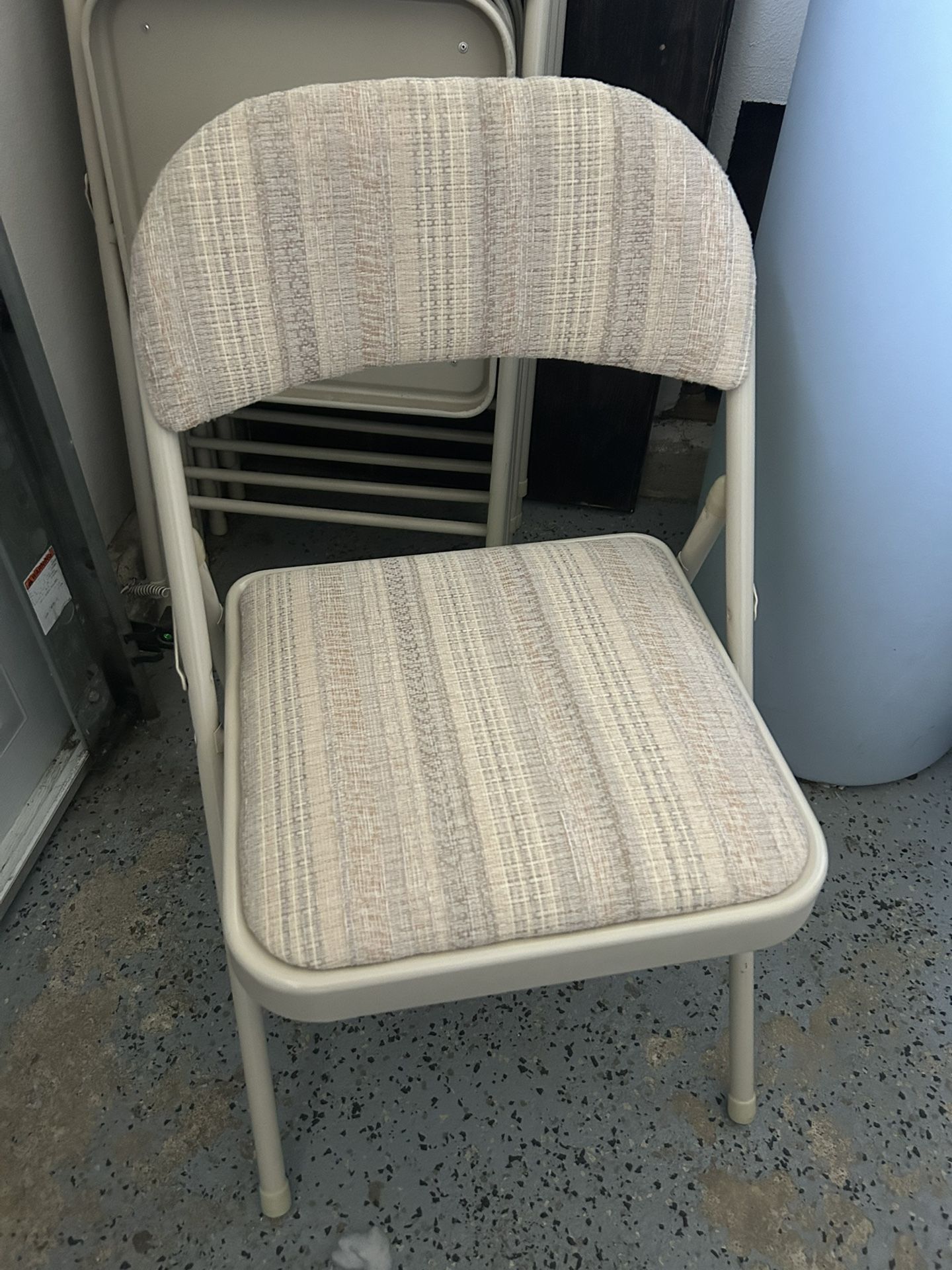6 Folding Chairs Padded Seats And Backrest Dining Chairs